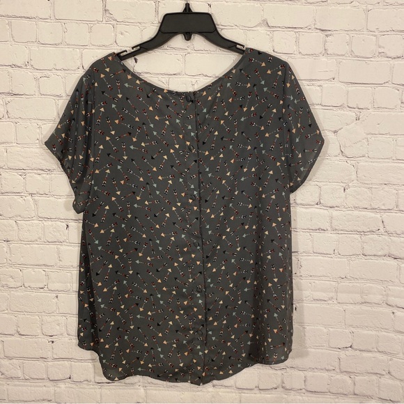 Torrid Womens Shirt 0 Gray Abbey Arrow Georgette Button Back Blouse - Picture 4 of 6